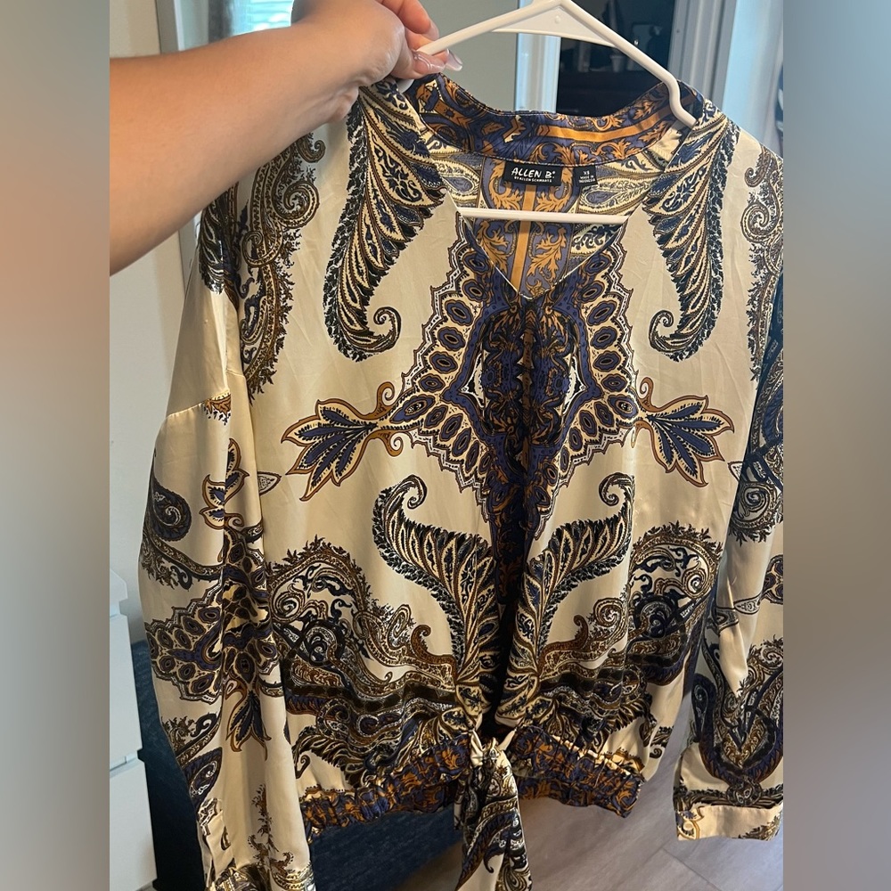 beautiful blouse with beautiful colors in very good condition, one use only
